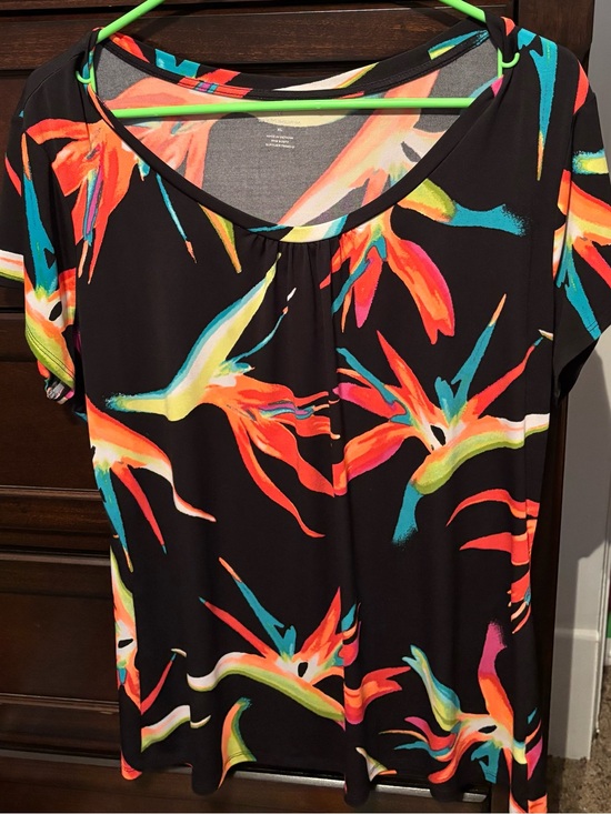Worthington Tops - Women’s XL Worthington Black Short Sleeve Blouse with Tropical Print